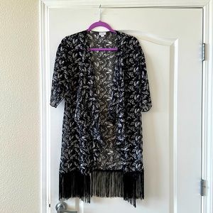 Excellent condition. Lularoe Lindsey coverup